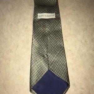 Basic Elements silk tie